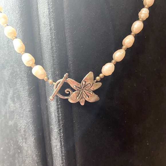 Freshwater Pearl necklace and Earrings - Picture 7 of 14